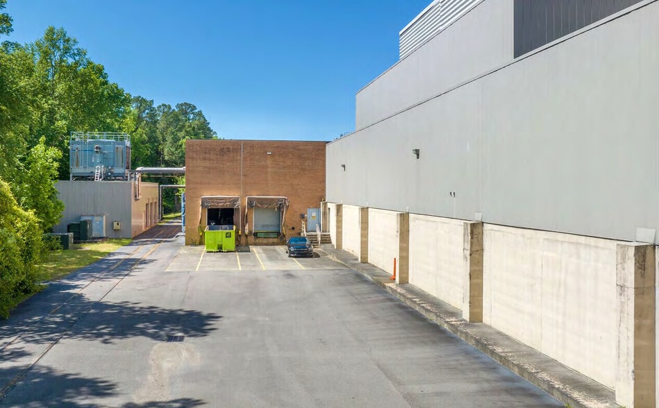 More Photos Of 458 Whitfield St, Fayetteville Warehouse For Lease