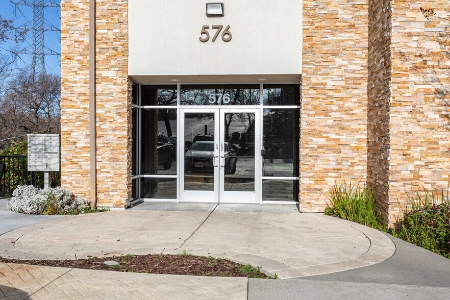 More Photos Of 576 N Sunrise Ave, Roseville Medical For Lease