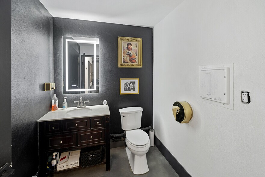 More Photos Of 1250 Greenfield Dr, El Cajon Flex For Sale