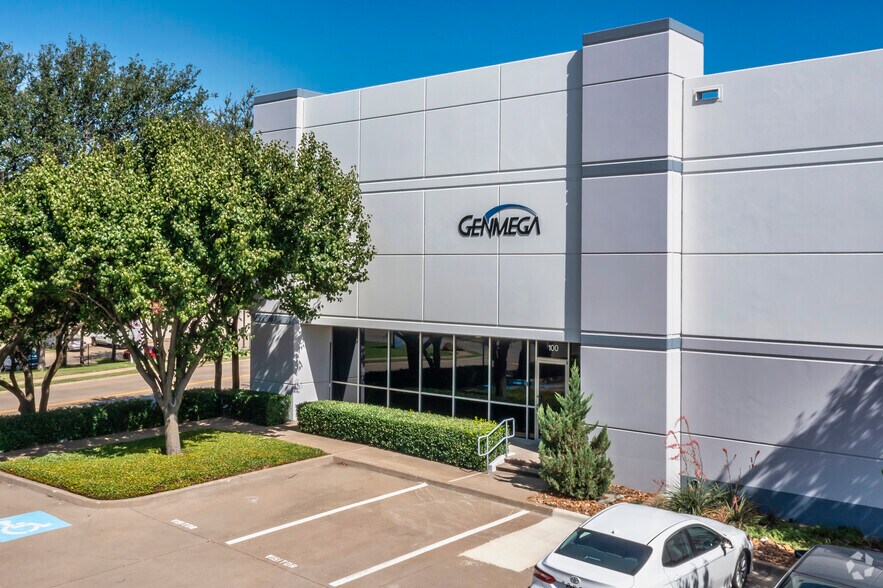 More Photos Of 11011 Regency Crest Dr, Dallas Warehouse For Lease