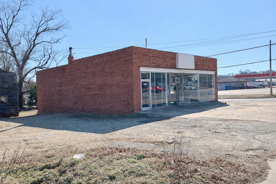 More Photos Of 1211 S Main St, Lillington Freestanding For Sale