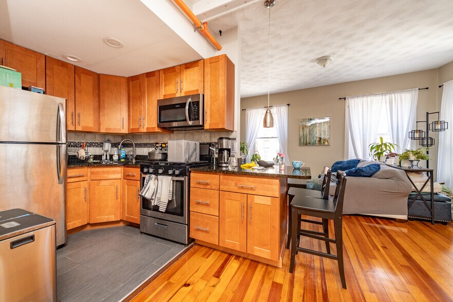 More Photos Of 431-439 Hanover St, Boston Storefront Retail Residential For Sale