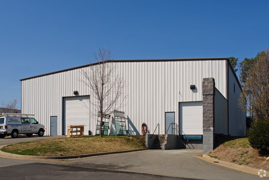 More Photos Of 12701 Oak Lake Ct, Midlothian Warehouse For Lease