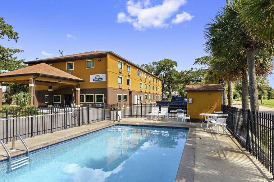 More Photos Of 1768 Beach Blvd, Biloxi Hotel For Sale