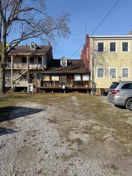 More Photos Of 612 S Main St, Saint Charles Storefront For Lease