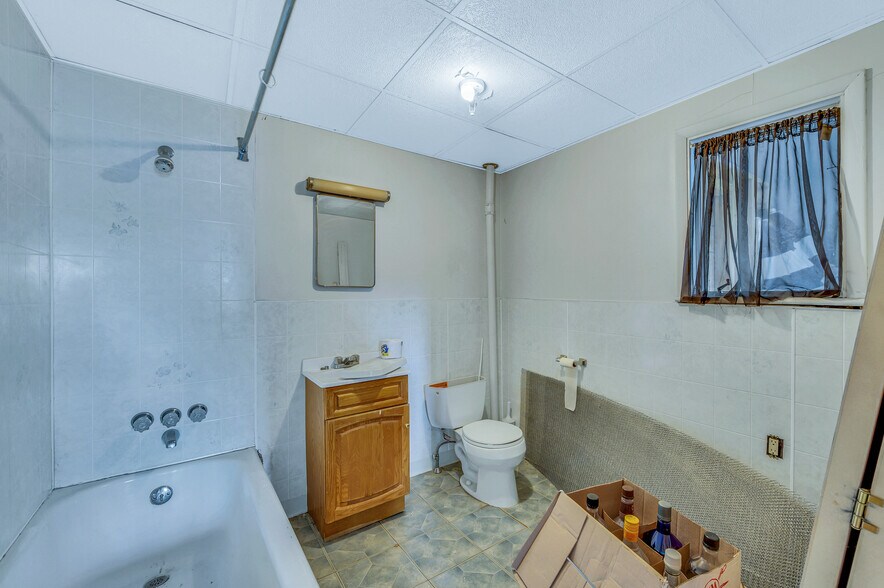 More Photos Of 524 Court St, Scranton General Retail For Sale