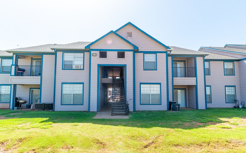 More Photos Of 300 Madison Ave, Childress Apartments For Sale