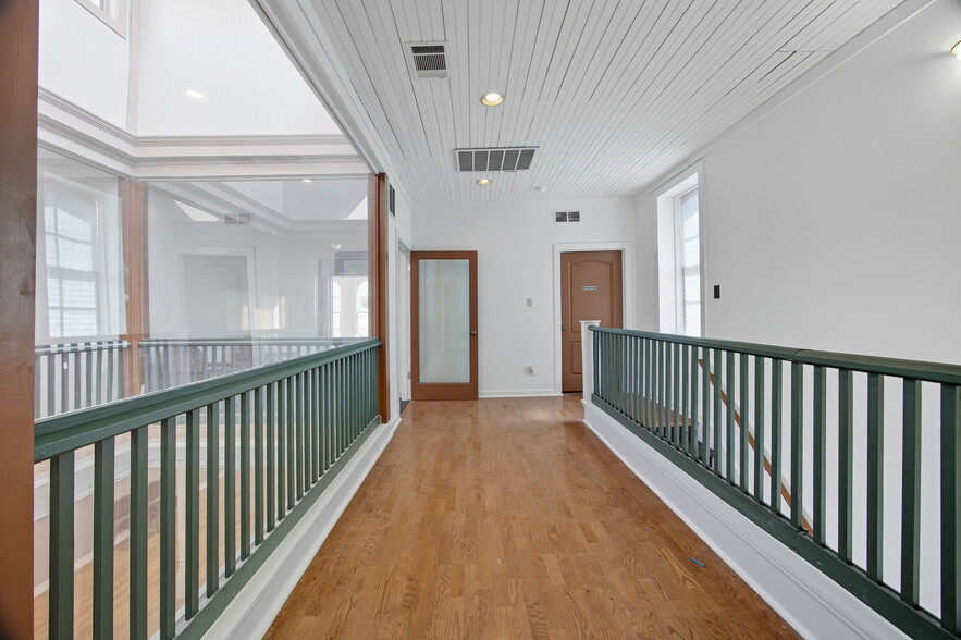 More Photos Of 101 East St, Hutto Storefront Retail Office For Lease