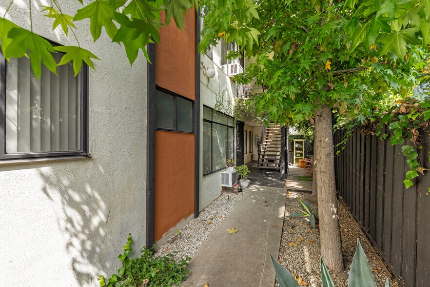 More Photos Of 6610 Selma Ave, Los Angeles Apartments For Sale
