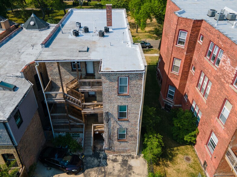 More Photos Of 619 E Groveland Park, Chicago Apartments For Sale