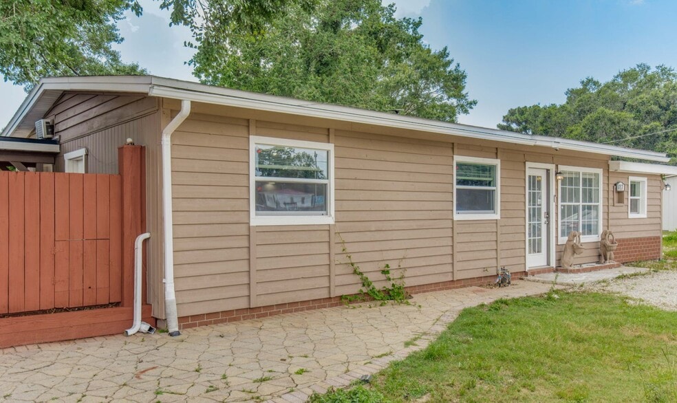 More Photos Of 817 Beverly Pky, Pensacola General Retail For Sale