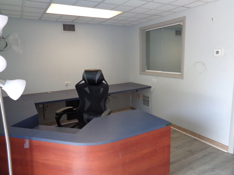 More Photos Of 6020 Deacon Rd, Sarasota Warehouse For Sale