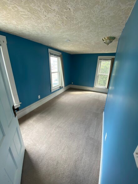 More Photos Of 1625 12th St SE, Salem Office Residential For Sale