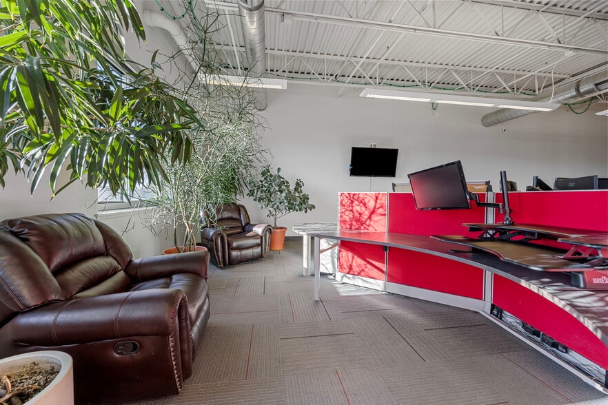 More Photos Of 6333 Dry Creek Pky, Niwot Manufacturing For Lease