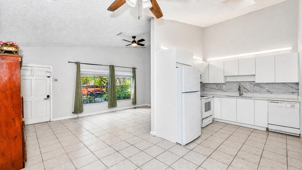 More Photos Of 11281 NW 39th St, Coral Springs Multifamily For Sale