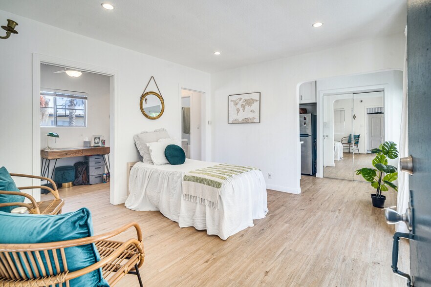 More Photos Of 1231-1233 17th St, Santa Monica Apartments For Sale