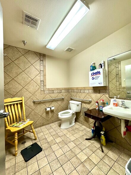 More Photos Of 5960 Topaz St, Las Vegas Light Distribution For Sale