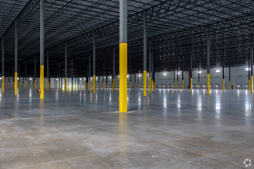 More Photos Of 16500 Oriole Rd, Fort Myers Industrial For Lease