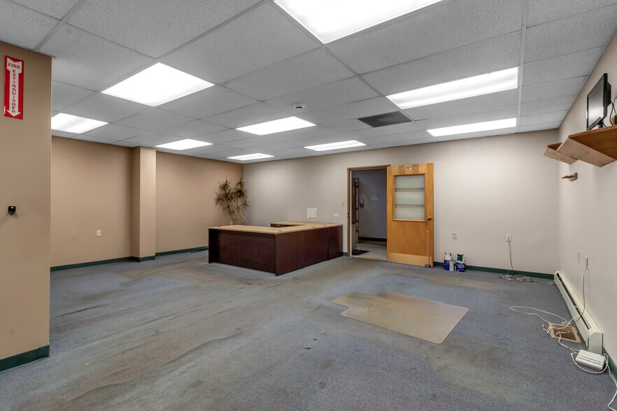 More Photos Of 7290 Nash Rd, North Tonawanda Showroom For Sale