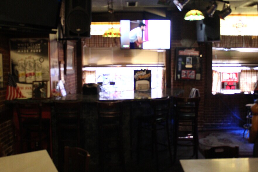 More Photos Of 210 Commercial Way, Jefferson City Flex For Sale