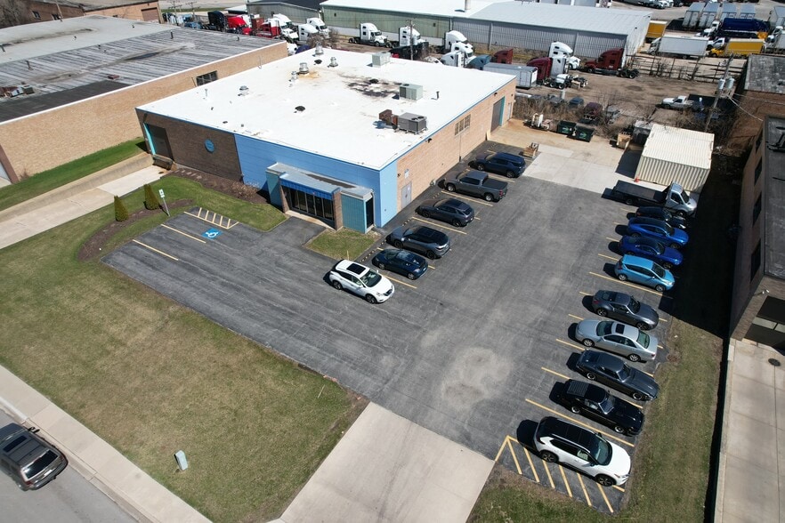 Primary Photo Of 825 Nicholas Blvd, Elk Grove Village Warehouse For Sale