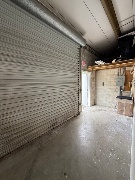 More Photos Of 1748 Independence Blvd, Sarasota Light Manufacturing For Lease