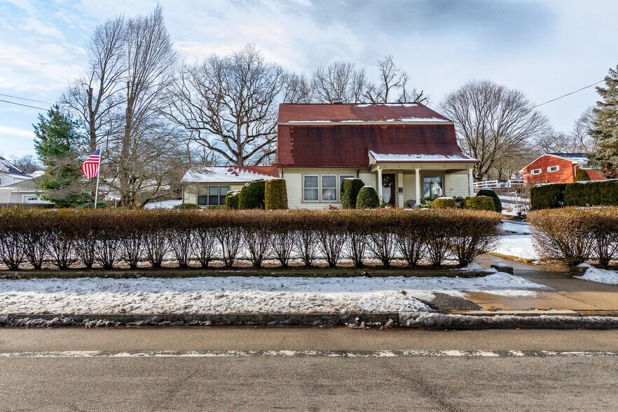 More Photos Of 90 Putnam Pike, Johnston Flex For Sale