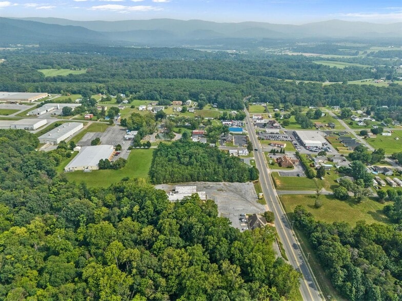 More Photos Of 420 Third Street, Shenandoah Flex For Sale