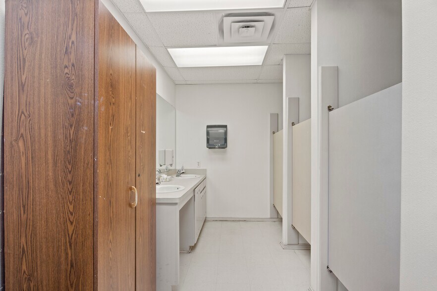 More Photos Of 412 Texas Highway 37, Mount Vernon Medical For Sale