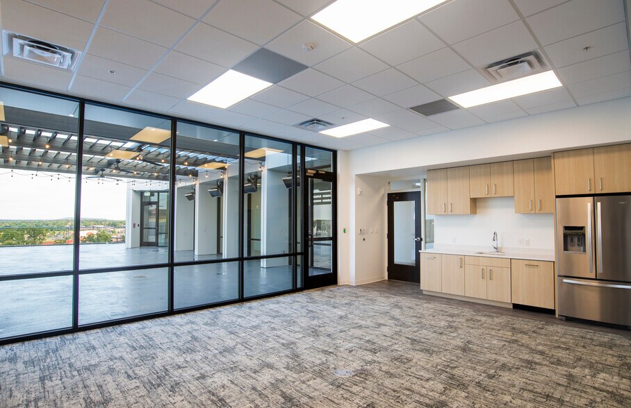 More Photos Of 5111 W JB Hunt Dr, Rogers Office For Lease
