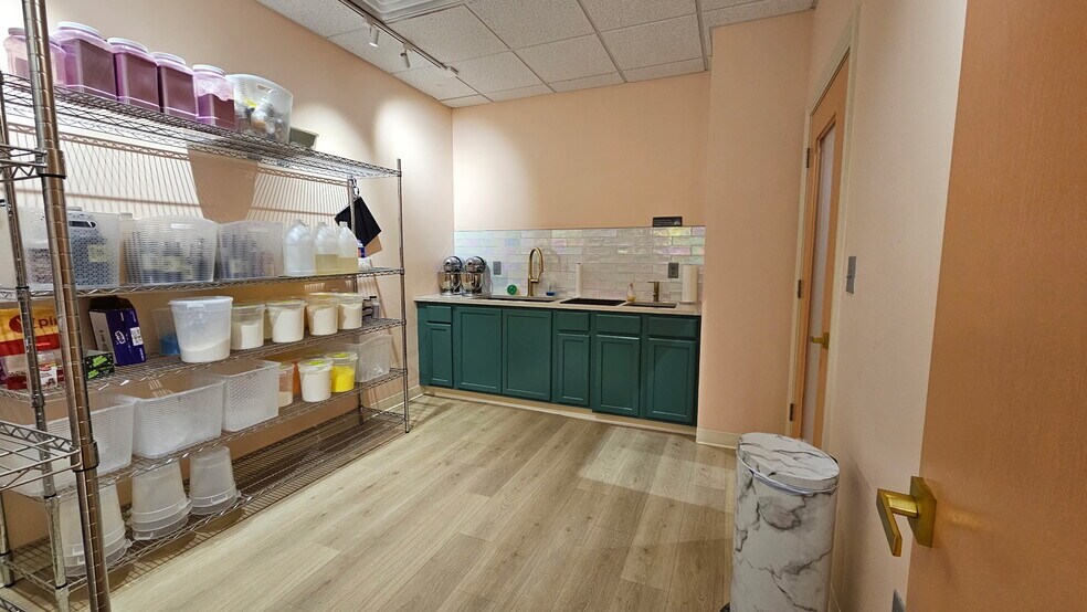More Photos Of 822 Kumho Dr, Fairlawn Medical For Lease