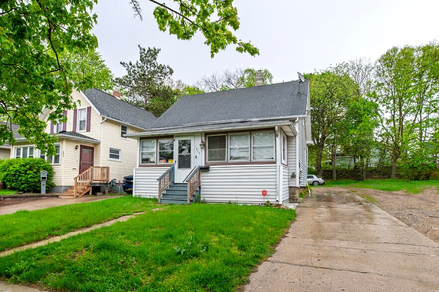 More Photos Of , Lansing Multifamily For Sale