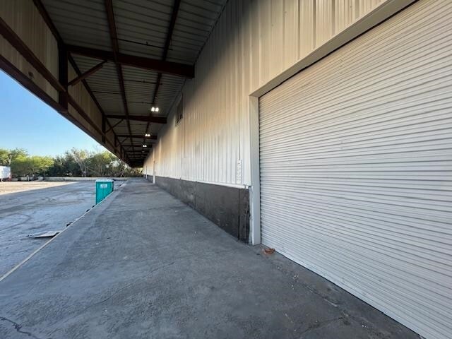 More Photos Of 1905 Aduanales Ln, Laredo Warehouse For Lease