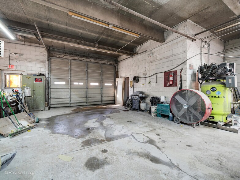 More Photos Of 2648-2666 Waukegan Ave, Highland Park Storefront Retail Residential For Sale