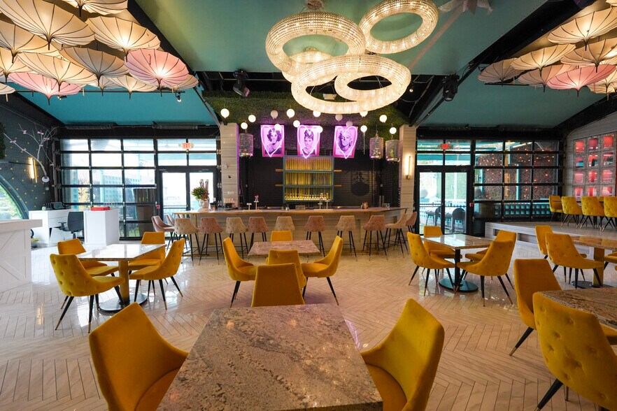 More Photos Of 2735 Washington Ave, Houston Freestanding For Lease