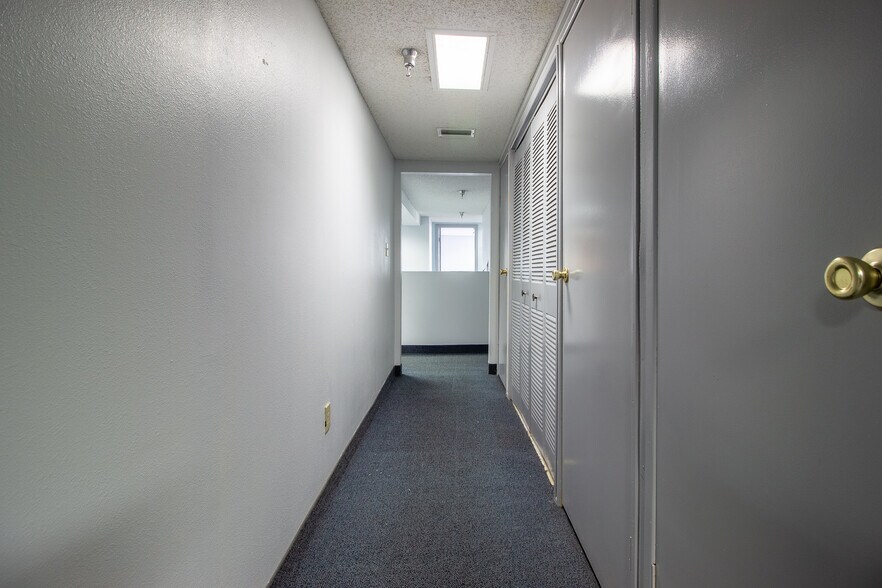 More Photos Of 310 Cypress Rd, Ocala Manufacturing For Sale