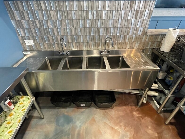 More Photos Of 121 W Midland Ave, Woodland Park Restaurant For Lease