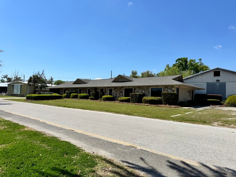 More Photos Of 151 SE Lakeshore Dr, Madison Medical For Sale