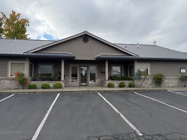 Primary Photo Of 935 Town Centre Dr, Medford Medical For Lease