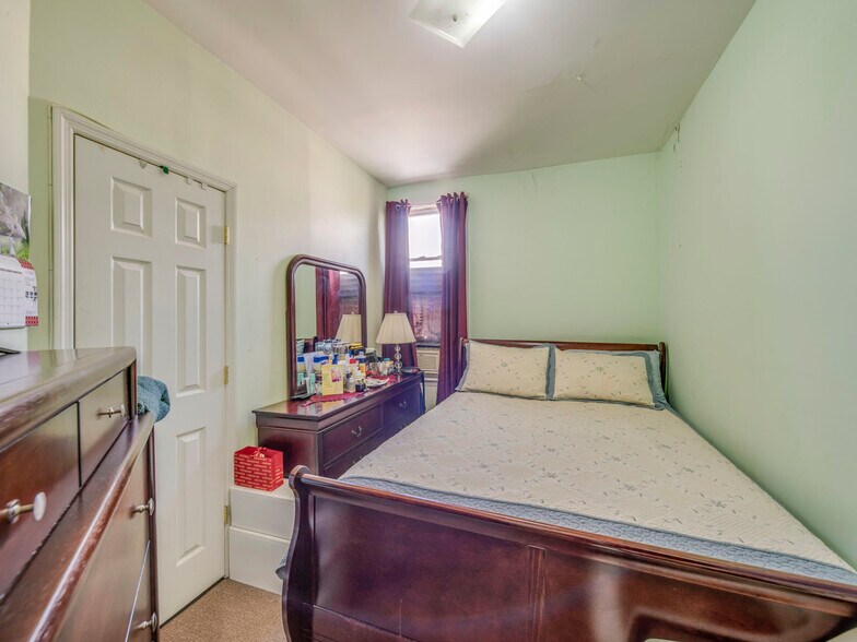 More Photos Of 9530 Avenue L, Brooklyn Storefront Retail Residential For Sale