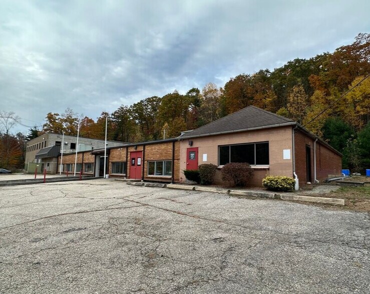 More Photos Of 24 E Brookfield Rd, North Brookfield Manufacturing For Sale