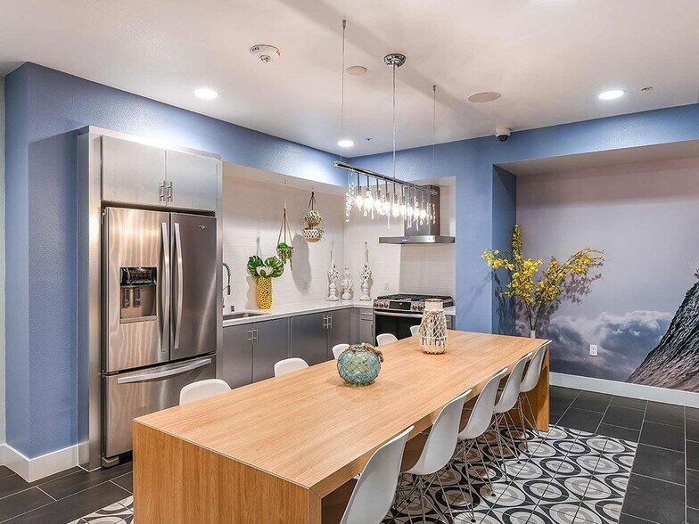 More Photos Of 1110 F St, San Diego Apartments For Lease