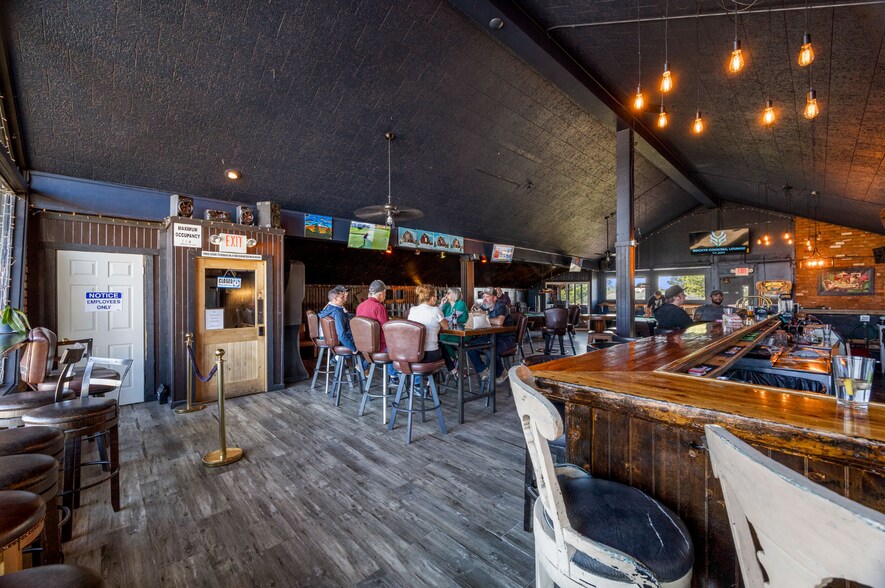 More Photos Of 480 W Deuce of Clubs, Show Low Hotel For Sale
