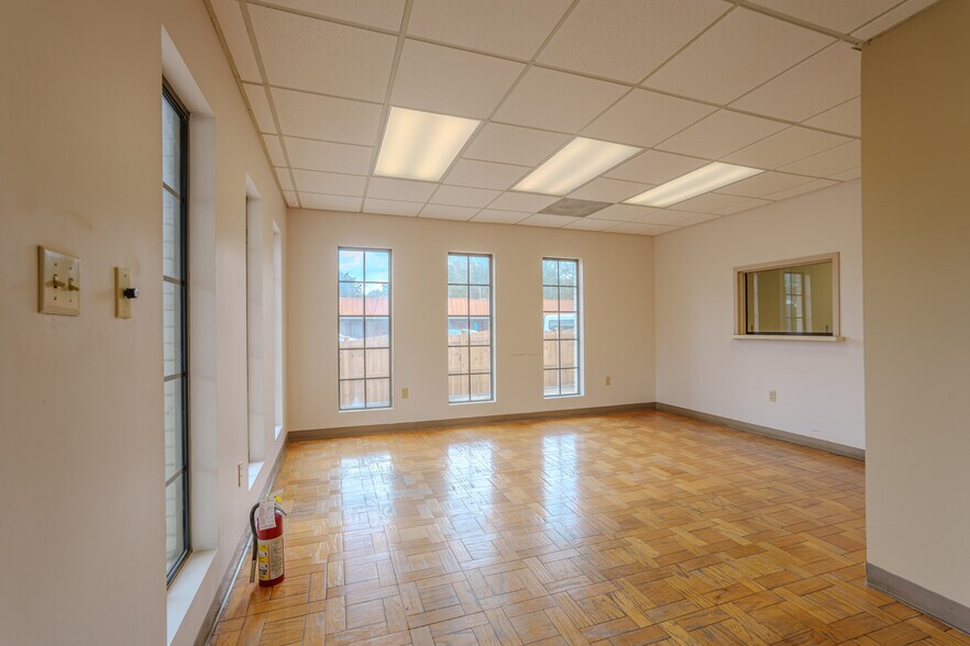 More Photos Of 208 Marengo St, Florence Healthcare For Lease