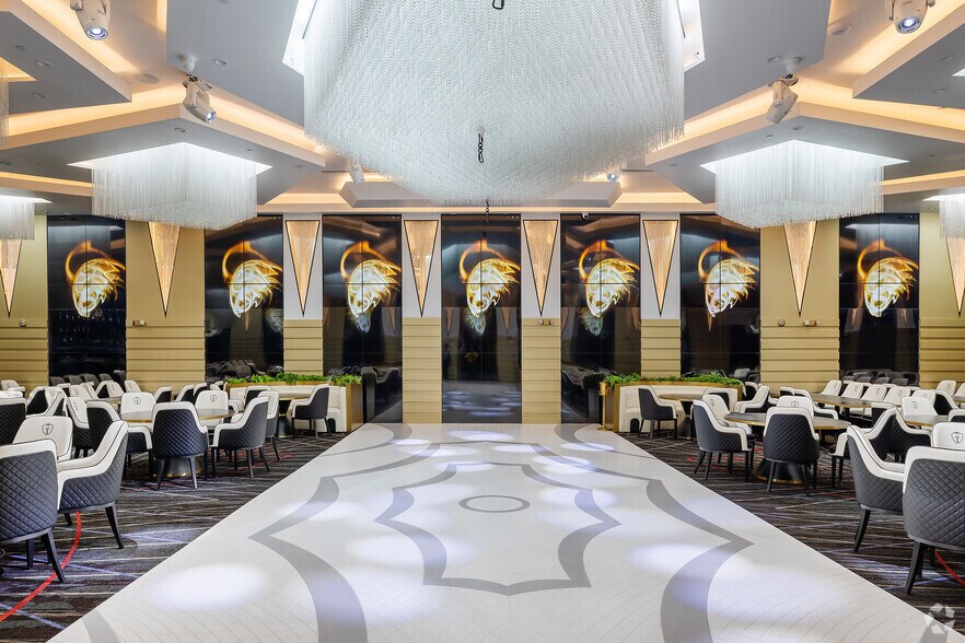 More Photos Of 11150 Ventura Blvd, Studio City Restaurant For Sale