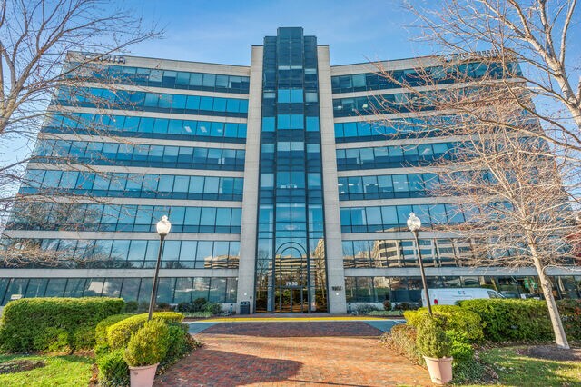 More Photos Of 1950 Old Gallows Rd, Vienna Office For Lease