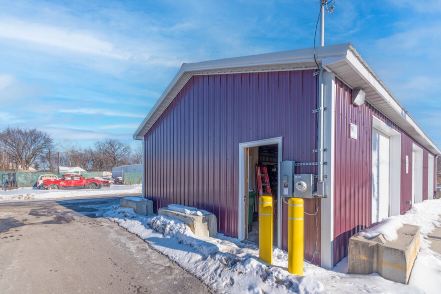 More Photos Of 2816 Old North Point Rd, Baltimore Bar For Sale