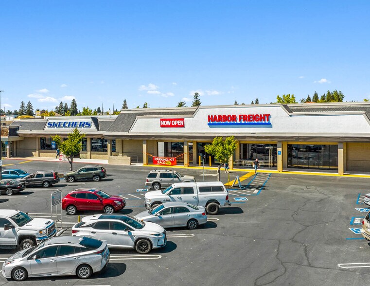 More Photos Of 1617 Douglas Blvd, Roseville Freestanding For Lease