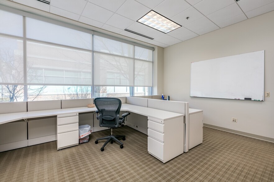 More Photos Of 2624 Patriot Blvd, Glenview Office For Sale