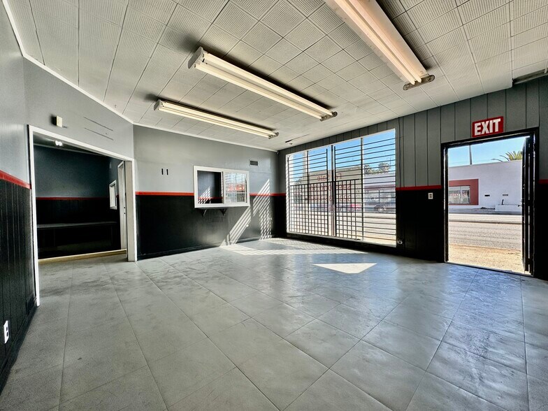More Photos Of 229 S Oxnard Blvd, Oxnard Storefront Retail Office For Sale